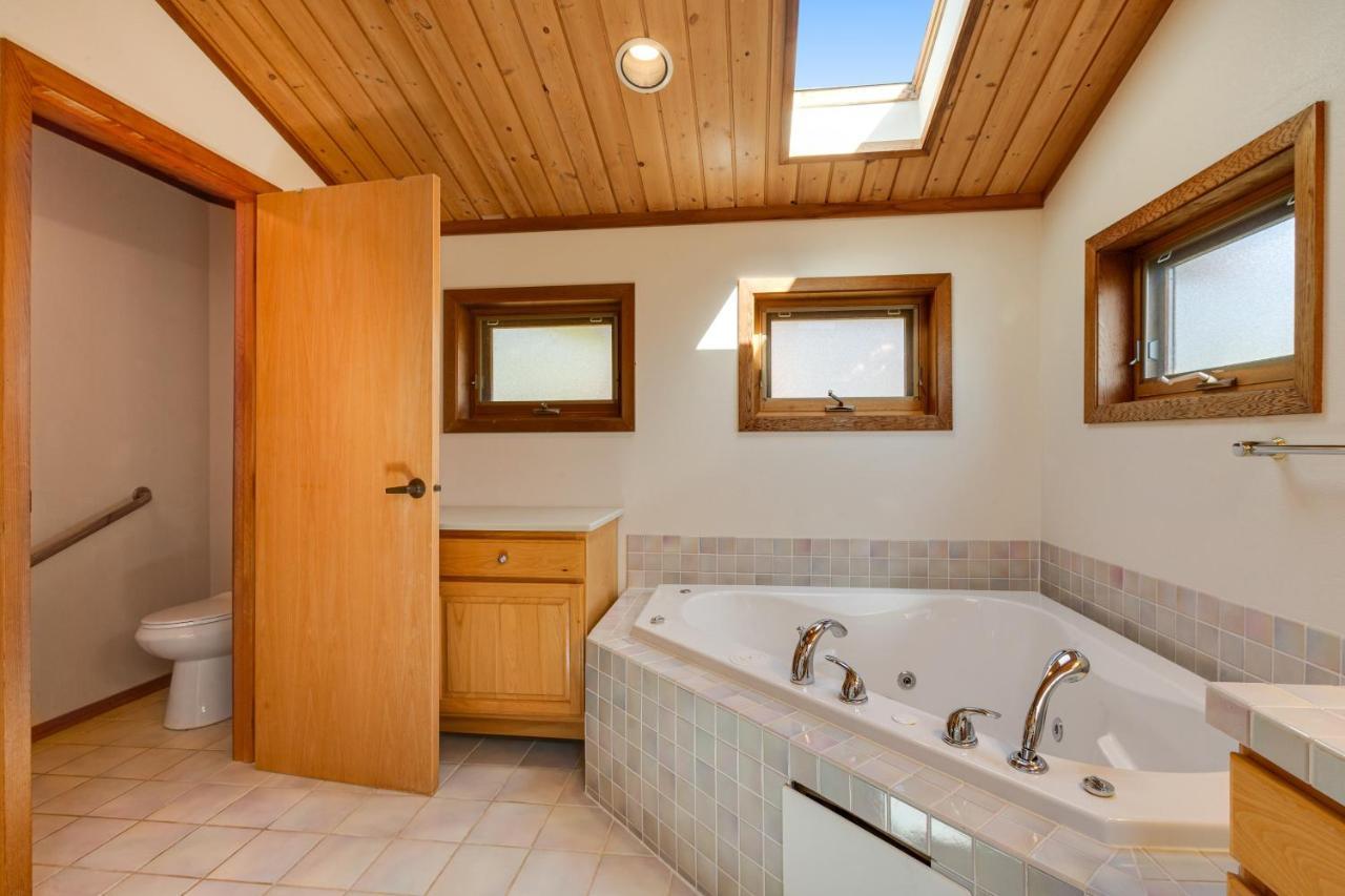 Whidbey Cedar Sunsets Villa Freeland Buitenkant foto